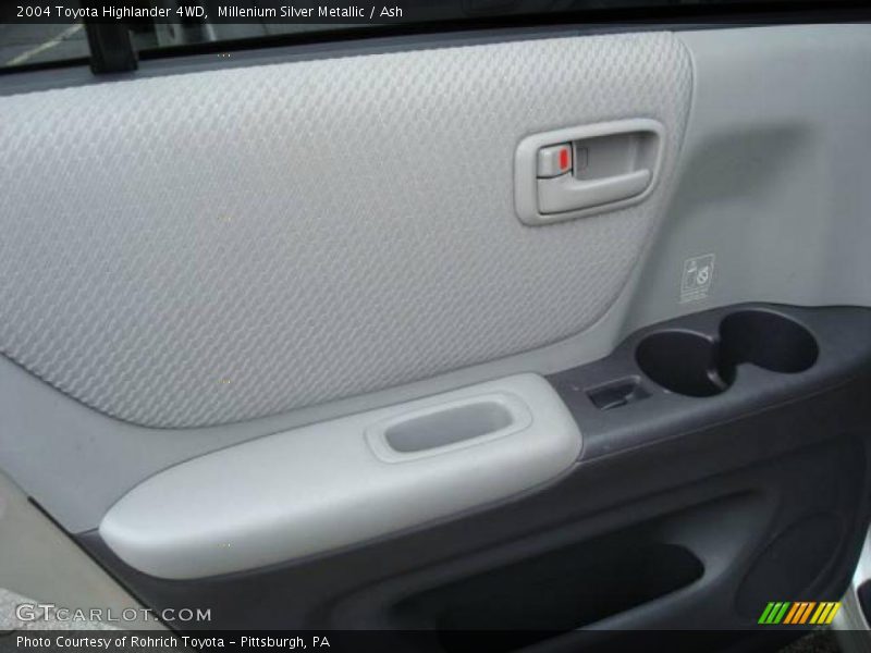 Millenium Silver Metallic / Ash 2004 Toyota Highlander 4WD