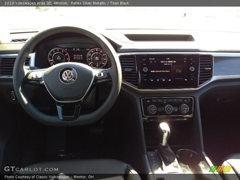 Reflex Silver Metallic / Titan Black 2019 Volkswagen Atlas SEL 4Motion