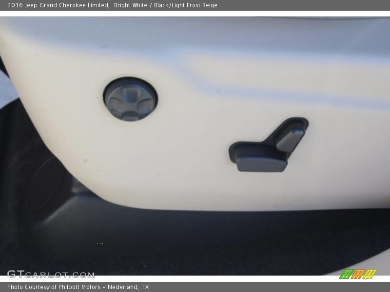 Bright White / Black/Light Frost Beige 2016 Jeep Grand Cherokee Limited