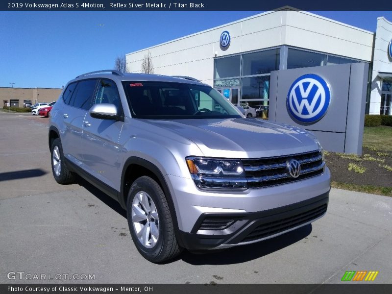 Front 3/4 View of 2019 Atlas S 4Motion