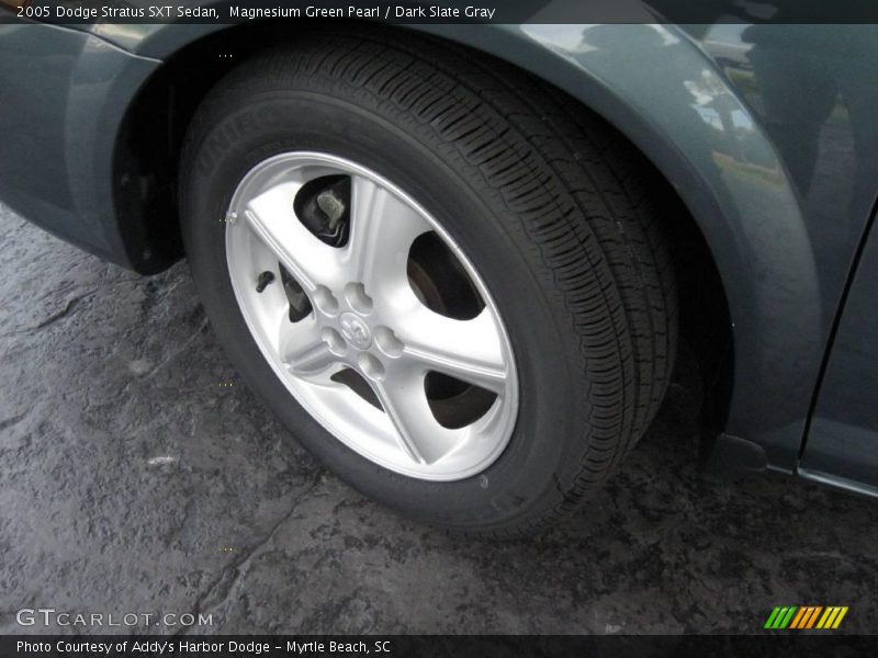Magnesium Green Pearl / Dark Slate Gray 2005 Dodge Stratus SXT Sedan