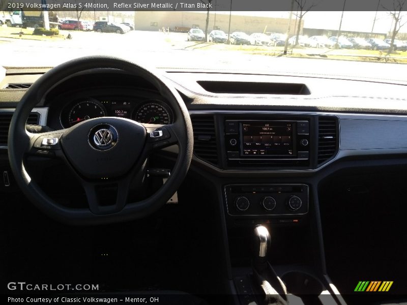 Reflex Silver Metallic / Titan Black 2019 Volkswagen Atlas S 4Motion