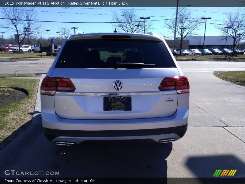 Reflex Silver Metallic / Titan Black 2019 Volkswagen Atlas S 4Motion
