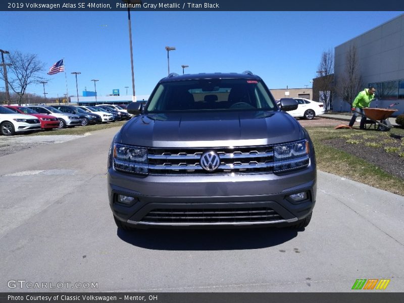 Platinum Gray Metallic / Titan Black 2019 Volkswagen Atlas SE 4Motion