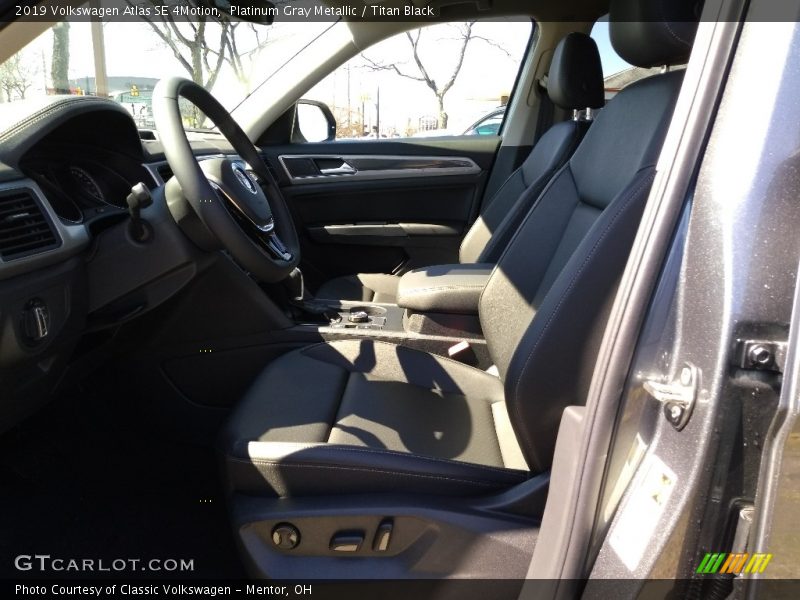 Platinum Gray Metallic / Titan Black 2019 Volkswagen Atlas SE 4Motion