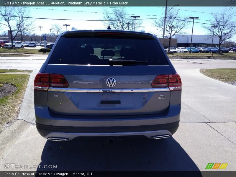 Platinum Gray Metallic / Titan Black 2019 Volkswagen Atlas SE 4Motion