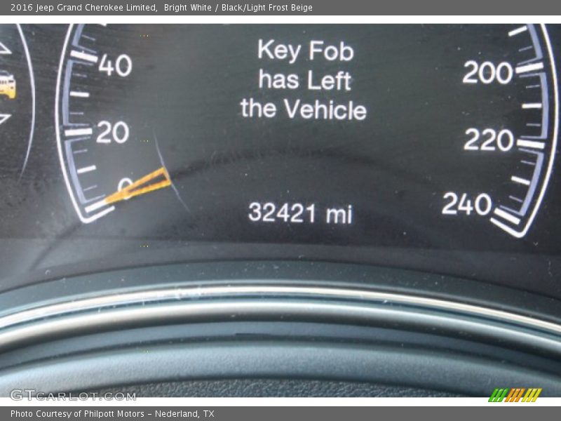 Bright White / Black/Light Frost Beige 2016 Jeep Grand Cherokee Limited