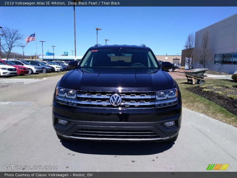 Deep Black Pearl / Titan Black 2019 Volkswagen Atlas SE 4Motion