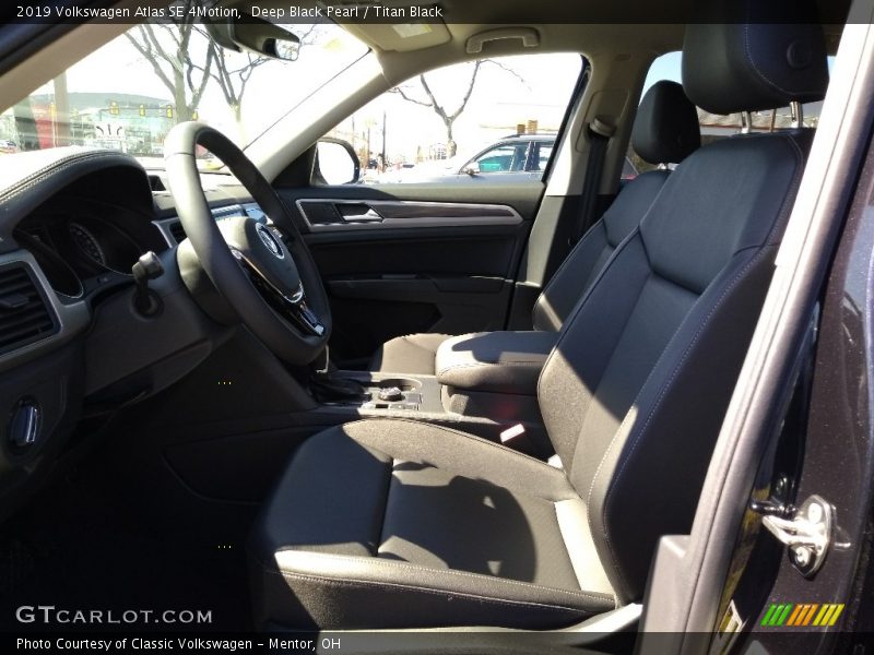 Deep Black Pearl / Titan Black 2019 Volkswagen Atlas SE 4Motion