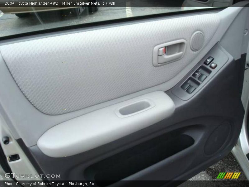 Millenium Silver Metallic / Ash 2004 Toyota Highlander 4WD