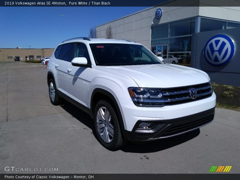 Front 3/4 View of 2019 Atlas SE 4Motion