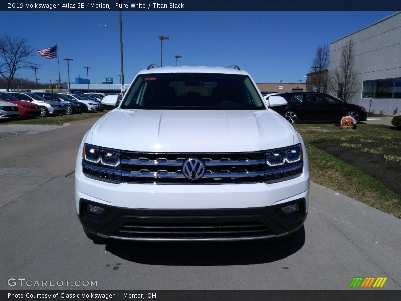 Pure White / Titan Black 2019 Volkswagen Atlas SE 4Motion