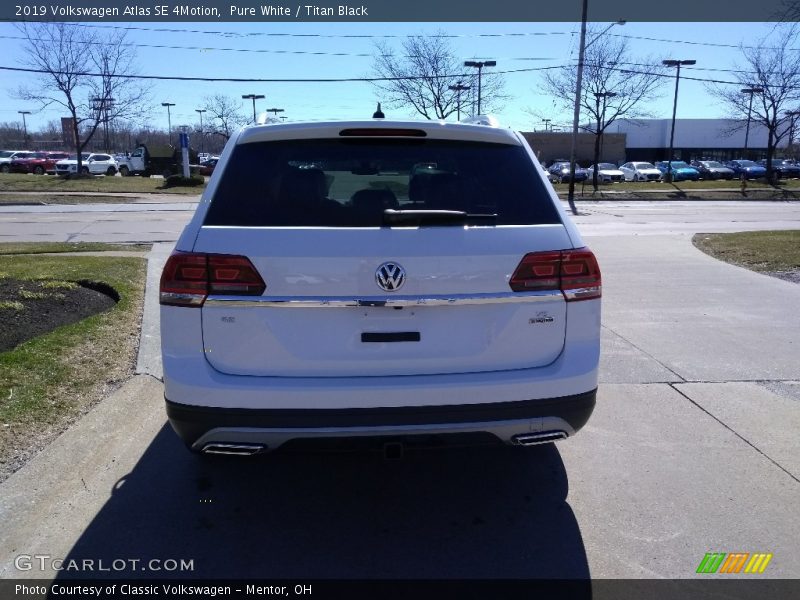 Pure White / Titan Black 2019 Volkswagen Atlas SE 4Motion