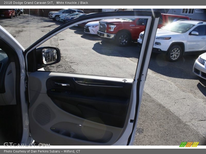 White Knuckle / Black 2018 Dodge Grand Caravan SXT