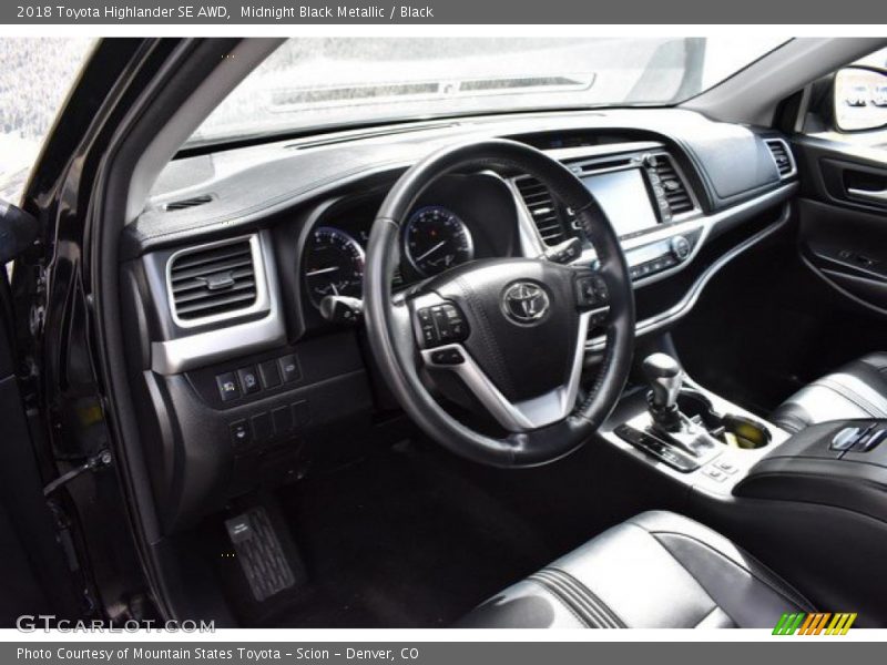 Midnight Black Metallic / Black 2018 Toyota Highlander SE AWD