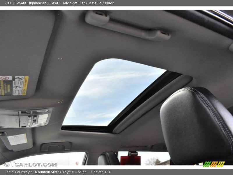 Midnight Black Metallic / Black 2018 Toyota Highlander SE AWD