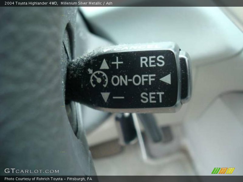 Millenium Silver Metallic / Ash 2004 Toyota Highlander 4WD
