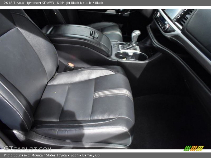 Midnight Black Metallic / Black 2018 Toyota Highlander SE AWD
