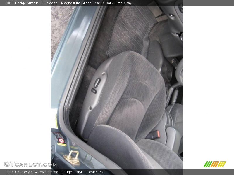 Magnesium Green Pearl / Dark Slate Gray 2005 Dodge Stratus SXT Sedan