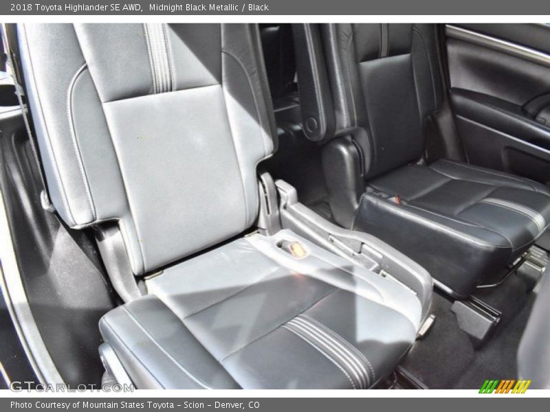 Midnight Black Metallic / Black 2018 Toyota Highlander SE AWD