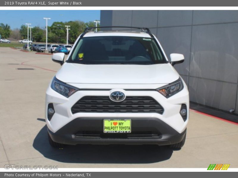 Super White / Black 2019 Toyota RAV4 XLE