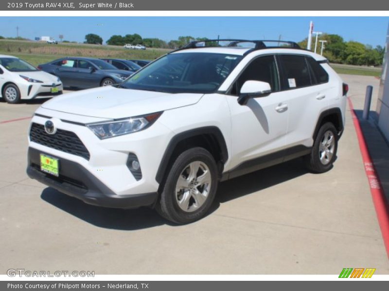Super White / Black 2019 Toyota RAV4 XLE