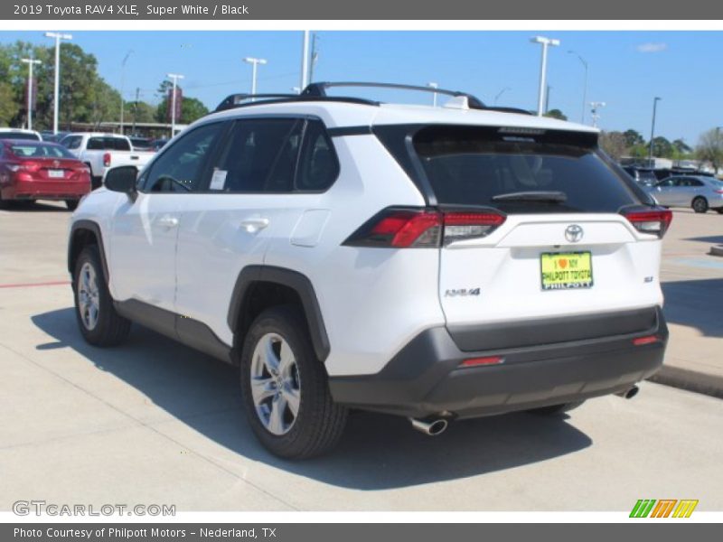 Super White / Black 2019 Toyota RAV4 XLE