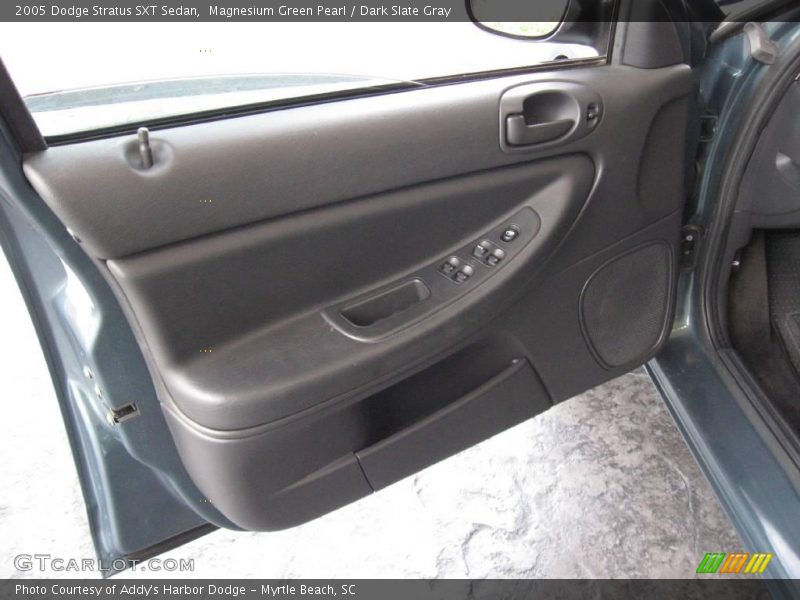 Magnesium Green Pearl / Dark Slate Gray 2005 Dodge Stratus SXT Sedan