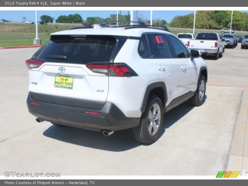 Super White / Black 2019 Toyota RAV4 XLE