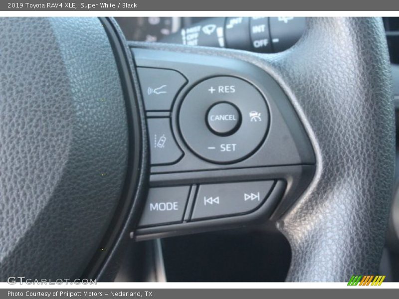 Super White / Black 2019 Toyota RAV4 XLE