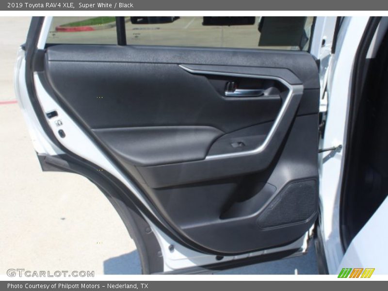 Super White / Black 2019 Toyota RAV4 XLE