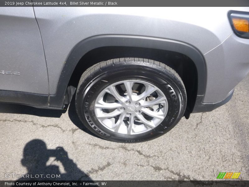 Billet Silver Metallic / Black 2019 Jeep Cherokee Latitude 4x4