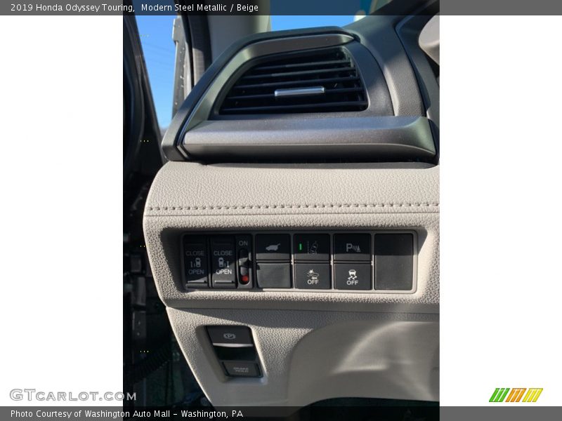 Modern Steel Metallic / Beige 2019 Honda Odyssey Touring