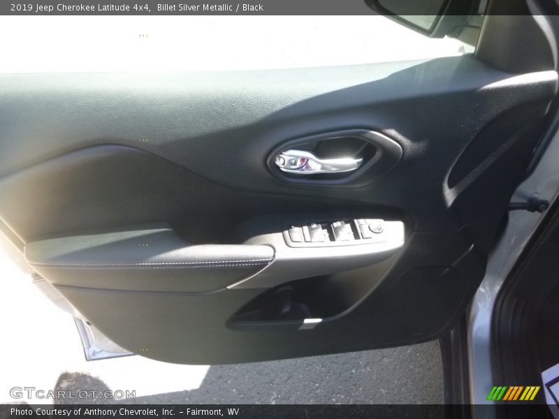 Billet Silver Metallic / Black 2019 Jeep Cherokee Latitude 4x4