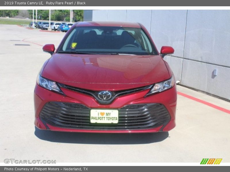 Ruby Flare Pearl / Black 2019 Toyota Camry LE