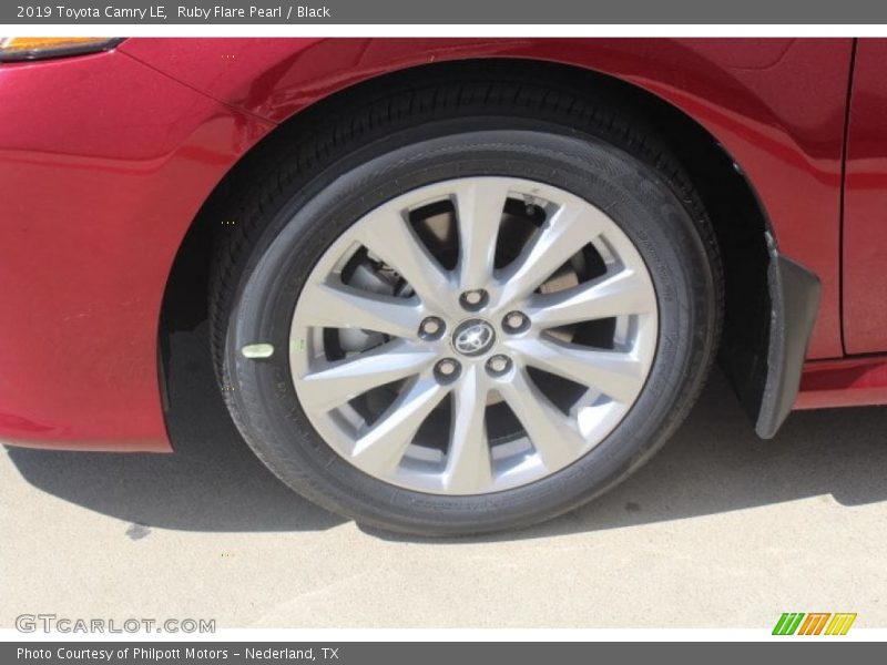 Ruby Flare Pearl / Black 2019 Toyota Camry LE