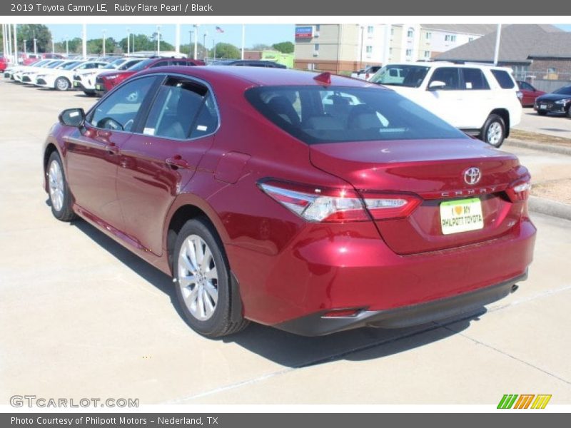 Ruby Flare Pearl / Black 2019 Toyota Camry LE