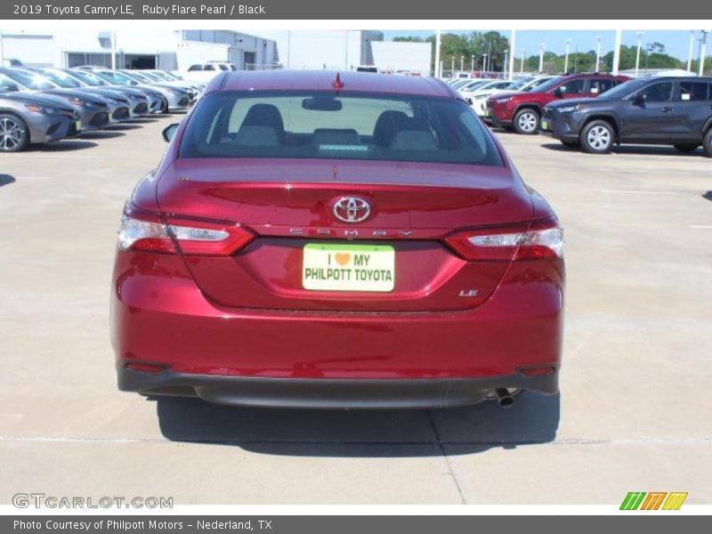 Ruby Flare Pearl / Black 2019 Toyota Camry LE