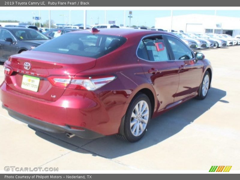 Ruby Flare Pearl / Black 2019 Toyota Camry LE