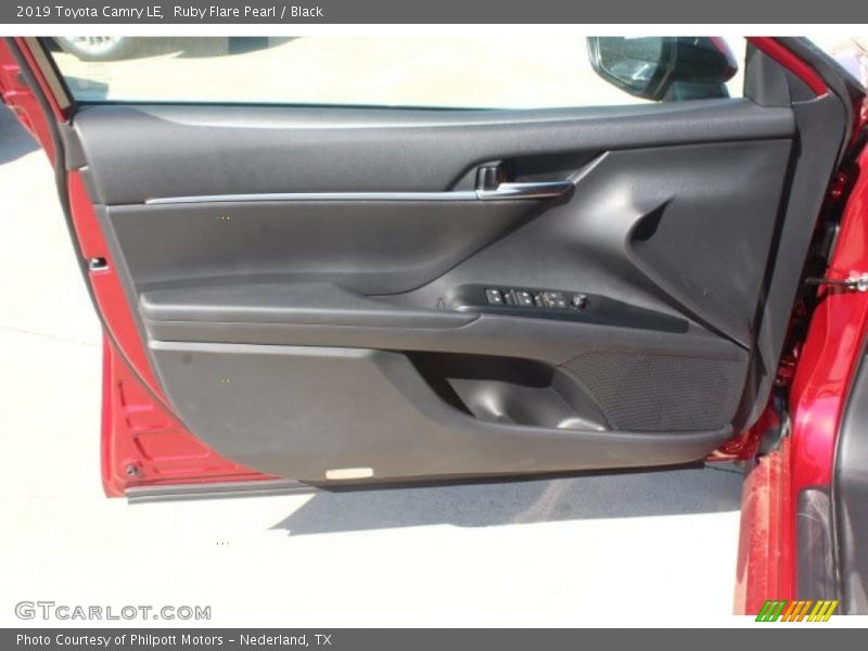Ruby Flare Pearl / Black 2019 Toyota Camry LE
