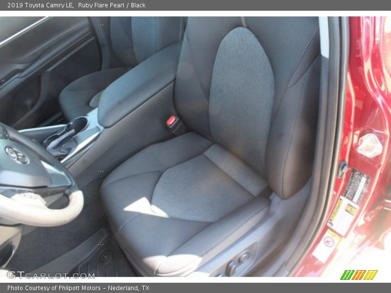 Ruby Flare Pearl / Black 2019 Toyota Camry LE