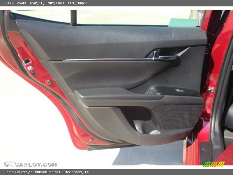 Ruby Flare Pearl / Black 2019 Toyota Camry LE