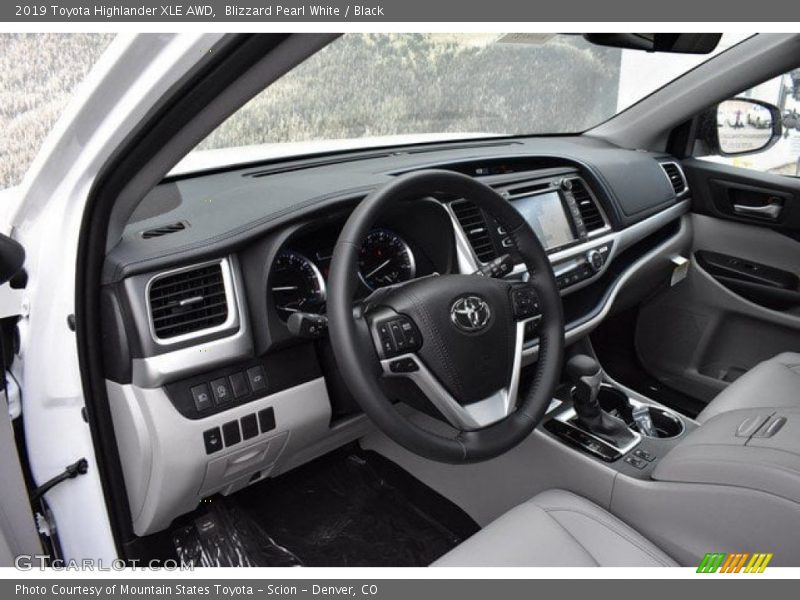 Blizzard Pearl White / Black 2019 Toyota Highlander XLE AWD