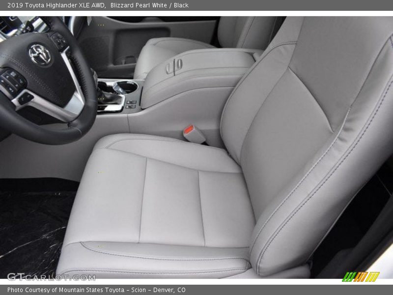 Blizzard Pearl White / Black 2019 Toyota Highlander XLE AWD