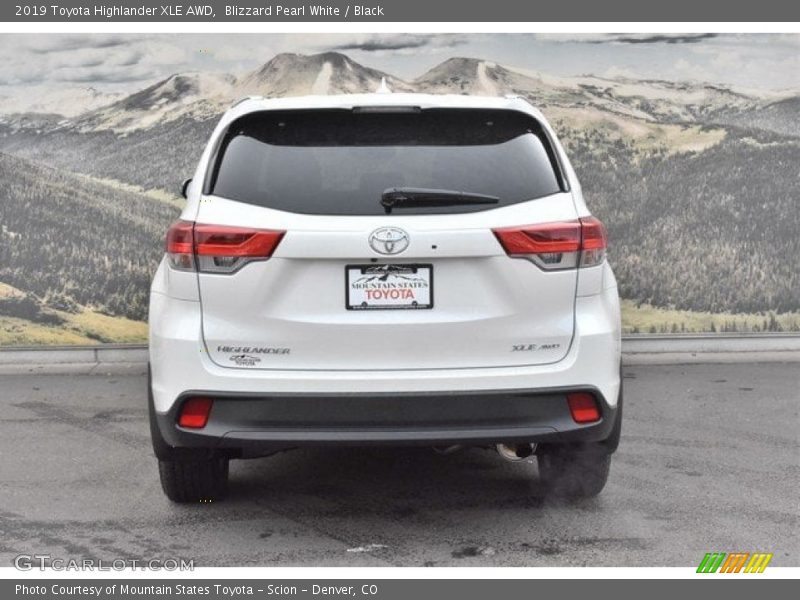 Blizzard Pearl White / Black 2019 Toyota Highlander XLE AWD