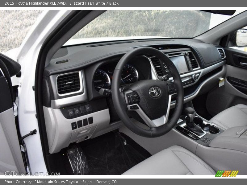 Blizzard Pearl White / Black 2019 Toyota Highlander XLE AWD