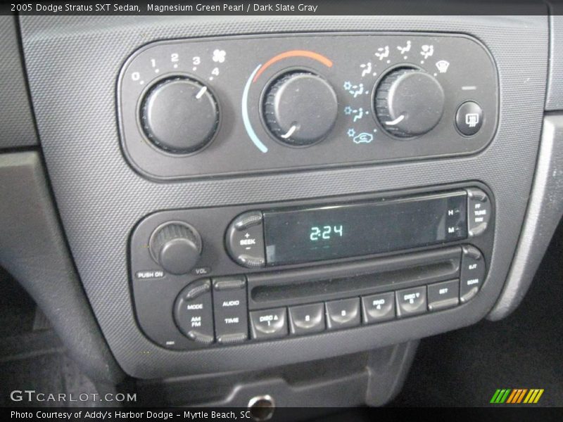 Magnesium Green Pearl / Dark Slate Gray 2005 Dodge Stratus SXT Sedan