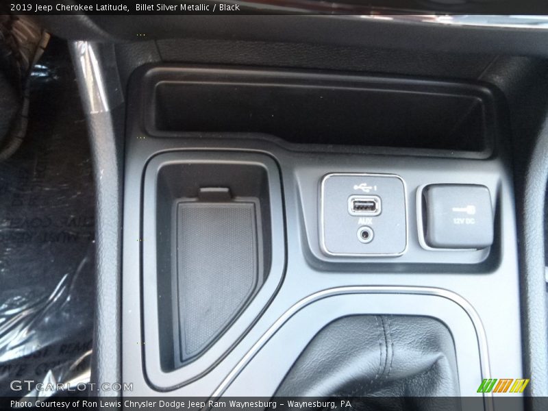 Billet Silver Metallic / Black 2019 Jeep Cherokee Latitude