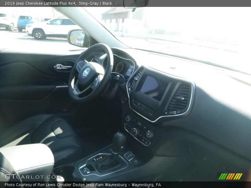 Sting-Gray / Black 2019 Jeep Cherokee Latitude Plus 4x4