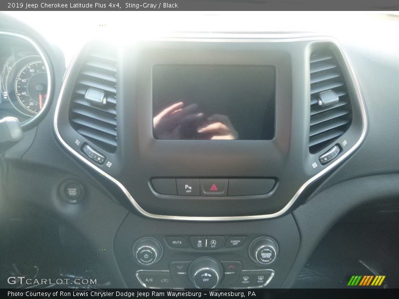 Sting-Gray / Black 2019 Jeep Cherokee Latitude Plus 4x4